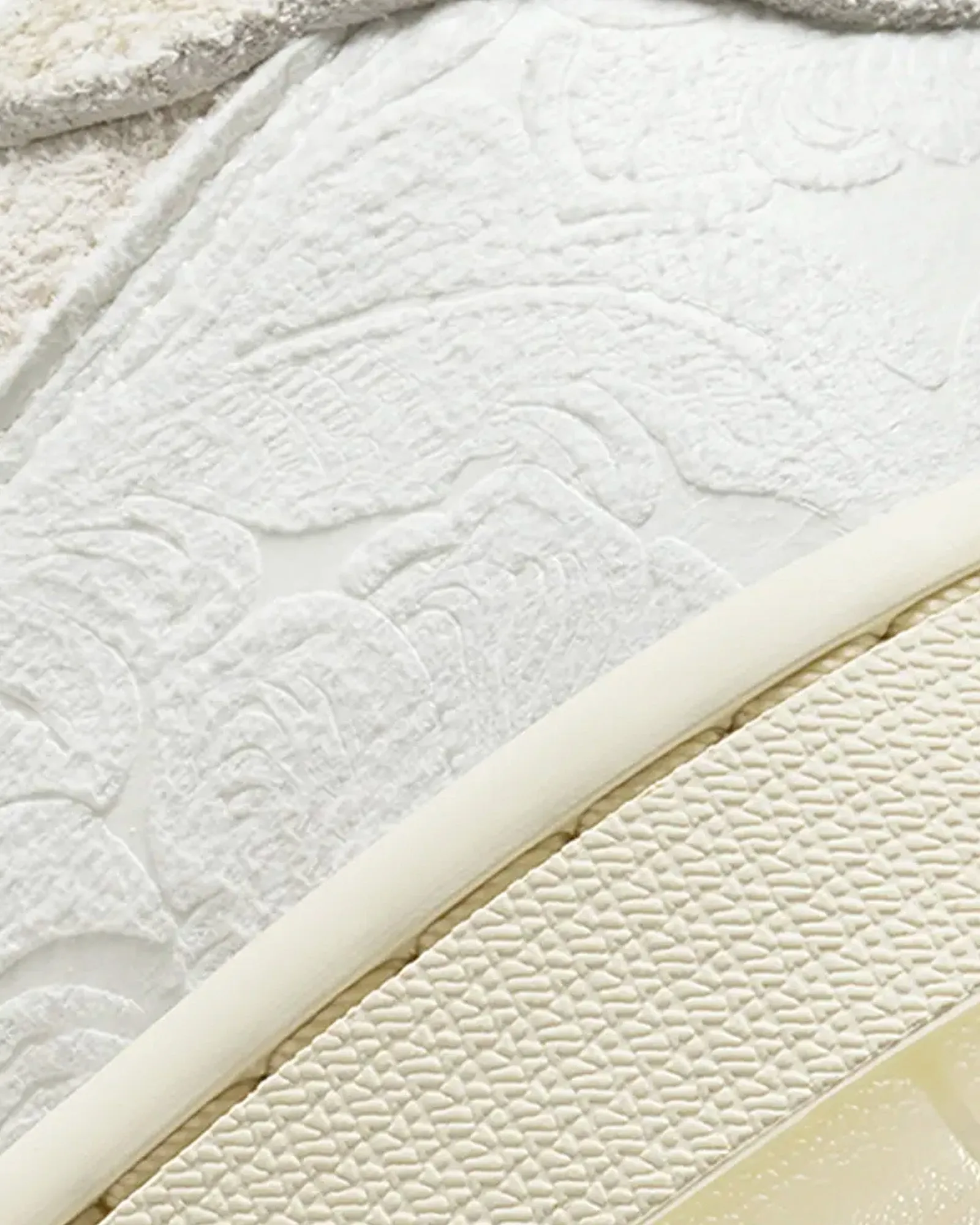 Air Jordan 1 Low OG Light Cream / Sail Low Top Sneakers