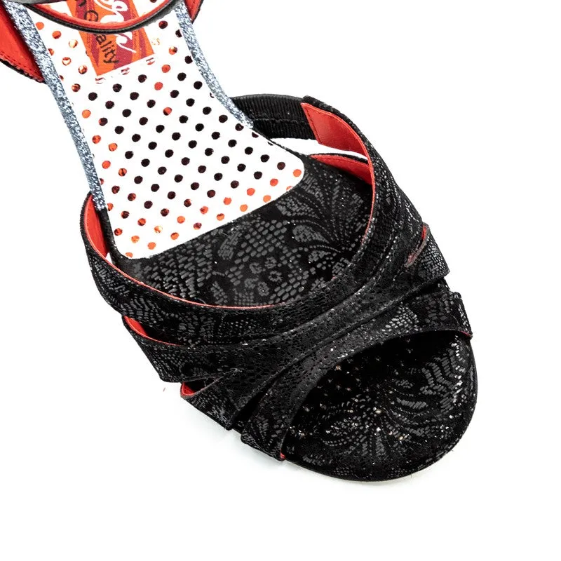 D32 / Black