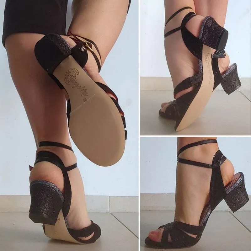 D32 / Black