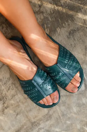 Dolce Vita Slide Shoes (Sz. 5, 7, 10 & 10.5)