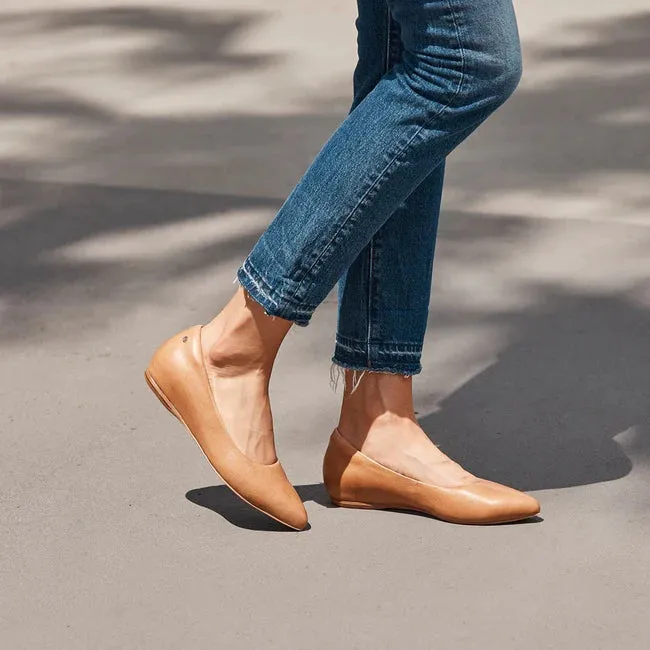 Frankie4 Poppy Flat Shoe - Tan