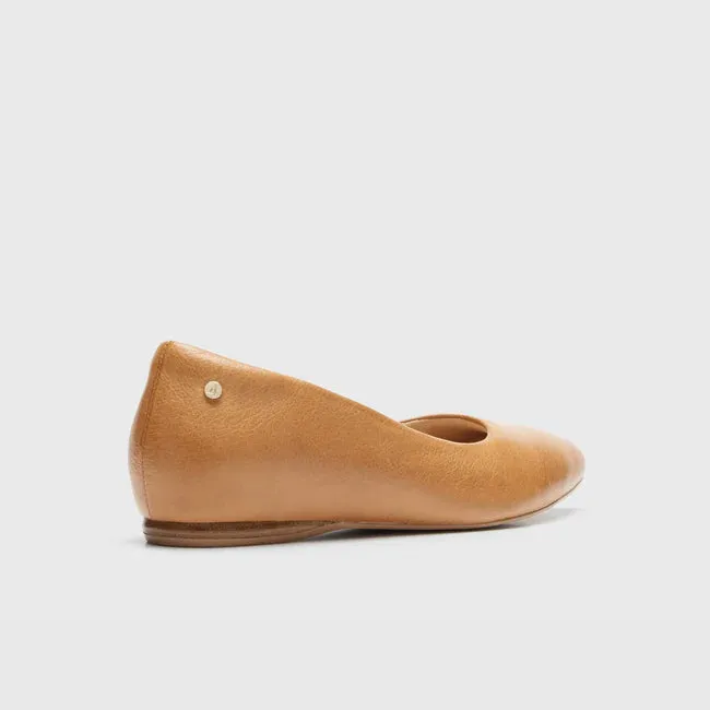 Frankie4 Poppy Flat Shoe - Tan