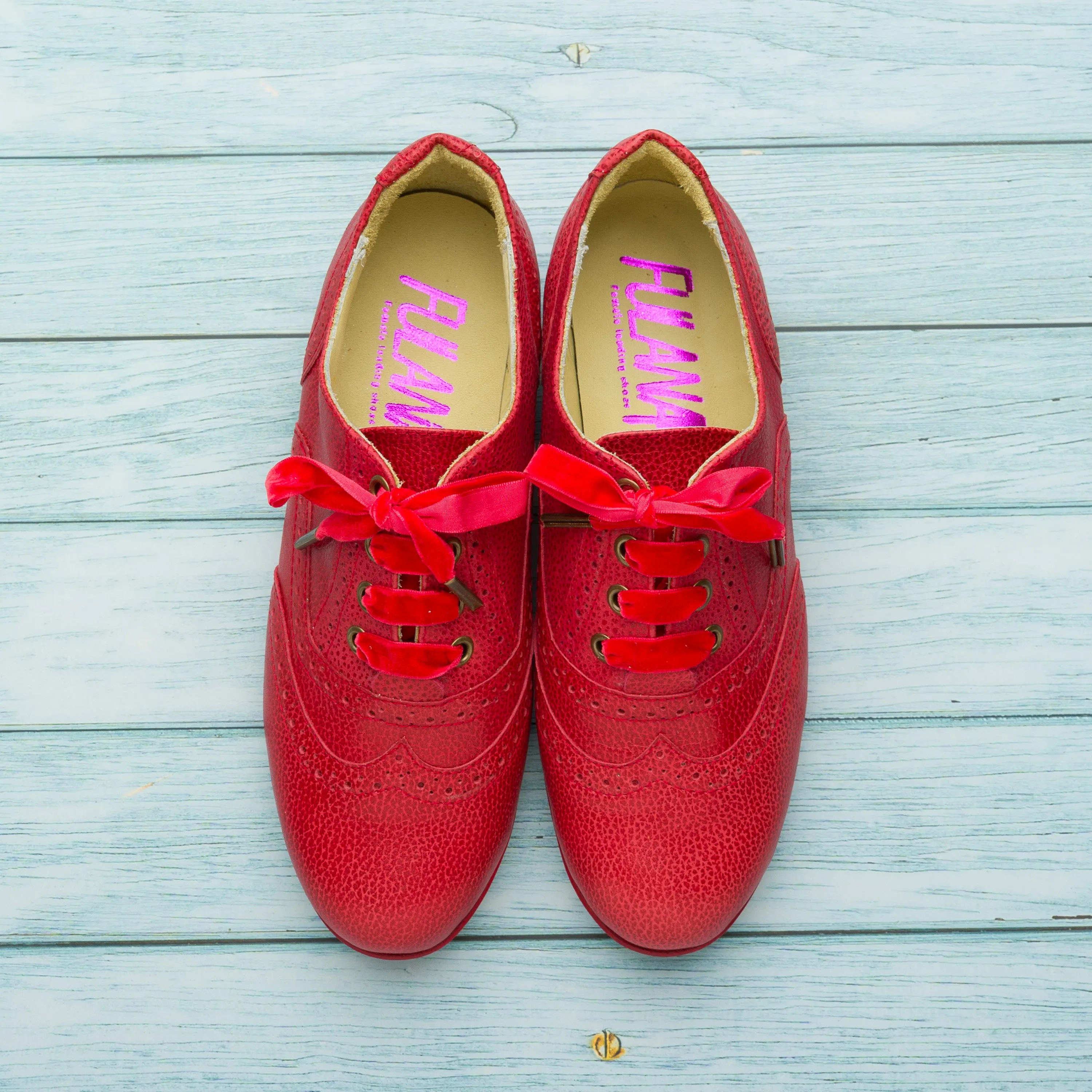 Oxford Curvy / Red Embossed Leather