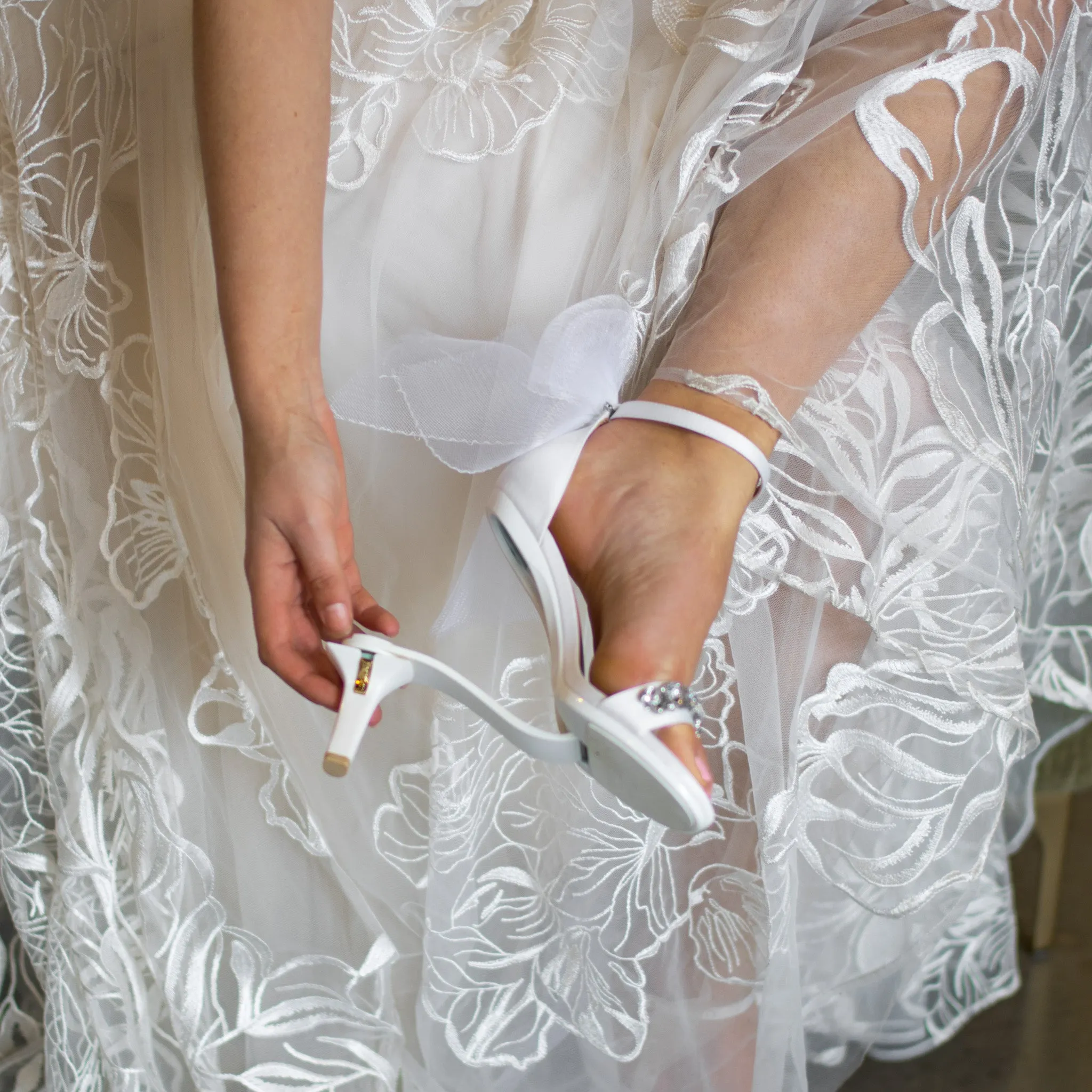 The Pashionista - White Crystal Bow   Stiletto Heel Kit 4 White